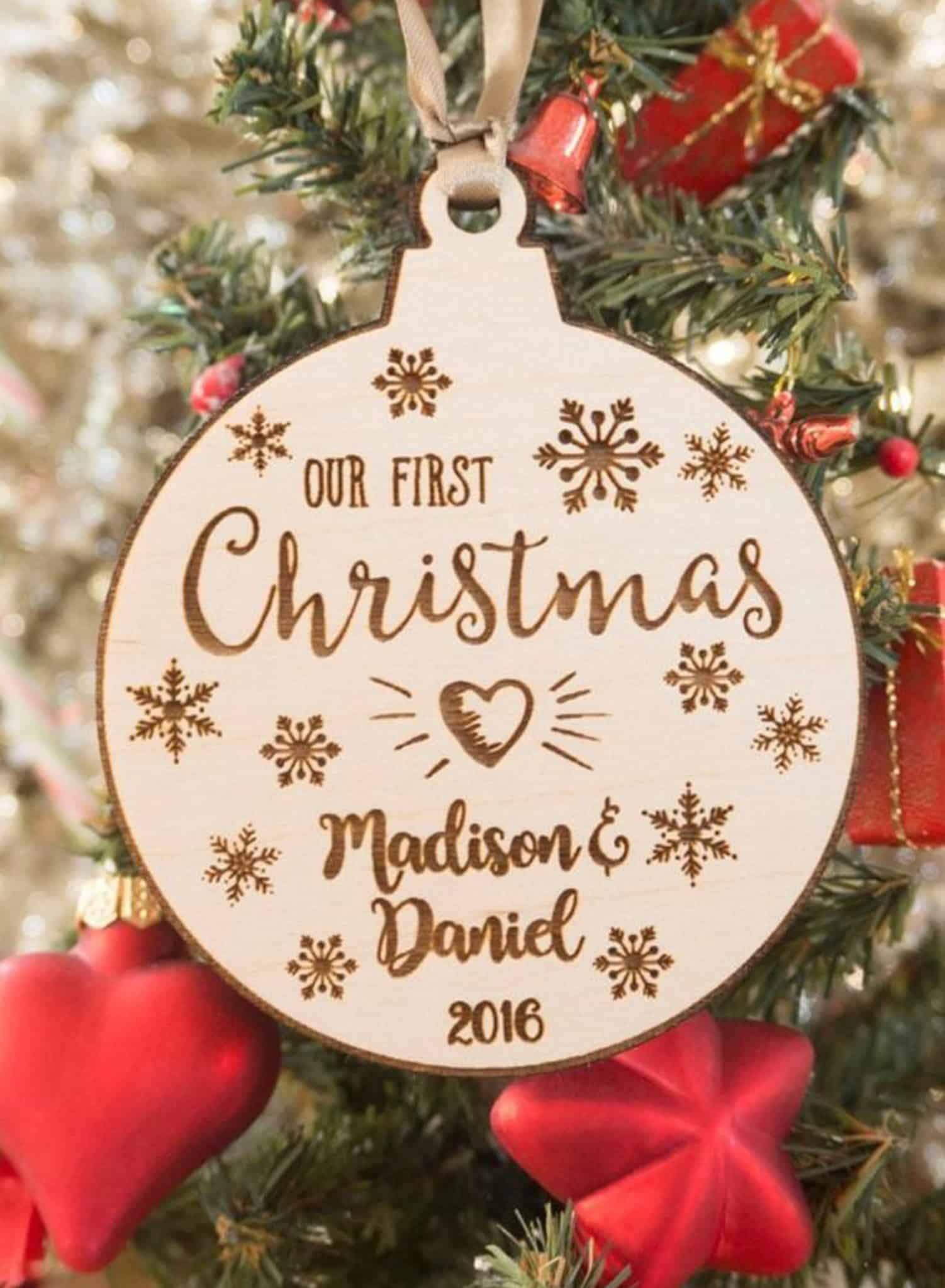 Houten Kerstbal "Our First Christmas" - 1e kerst 2021 - EpicWoodNL